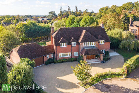Poles Park, Thundridge, Ware | Approaching 5,000 sq ft | 0.4-Acre Plot | 18-Hole Championship Golf Course