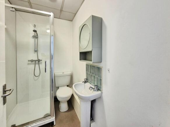 Studio to rent Image 4