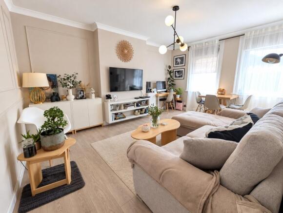 1-bed flat on West Hendon Broadway, Colindale, Barnet, London, £195,000