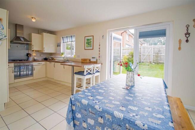 KITCHEN DINING ROOM