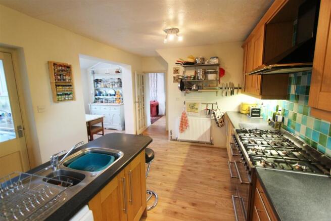 KITCHEN/BREAKFAST RO