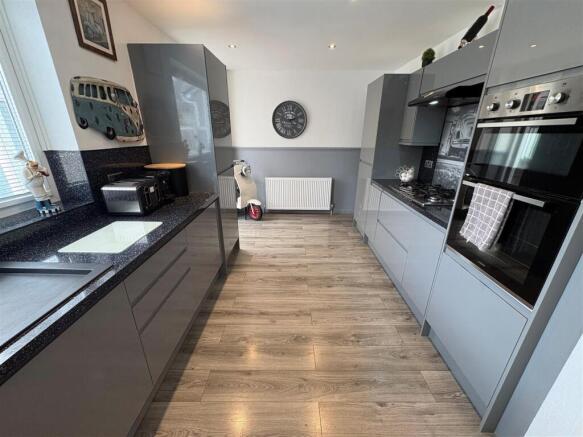 3 bed Semi-Detached for sale Image 8