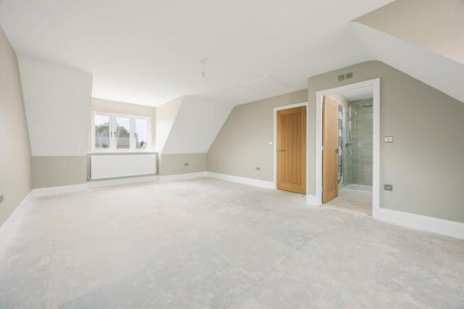 4 bed House for sale Image 12