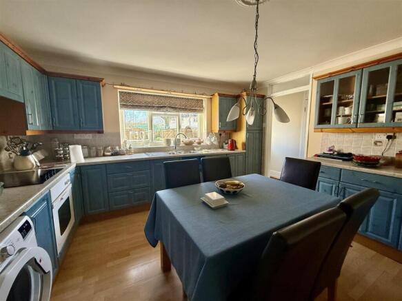 KITCHEN & DINER