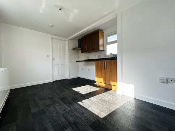 LOUNGE KITCHENETTE