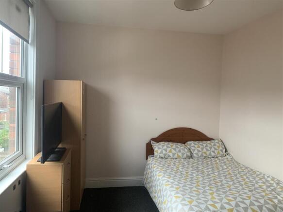 1 bed House Share to rent Image 6