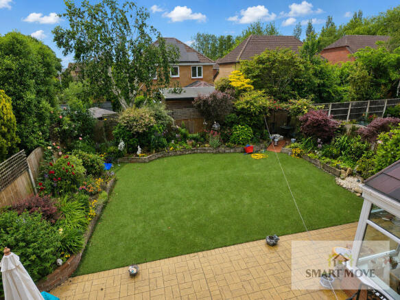 Rear Outlook & Garden