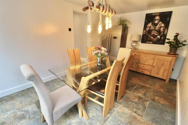 3 bed Semi-Detached for sale Image 6