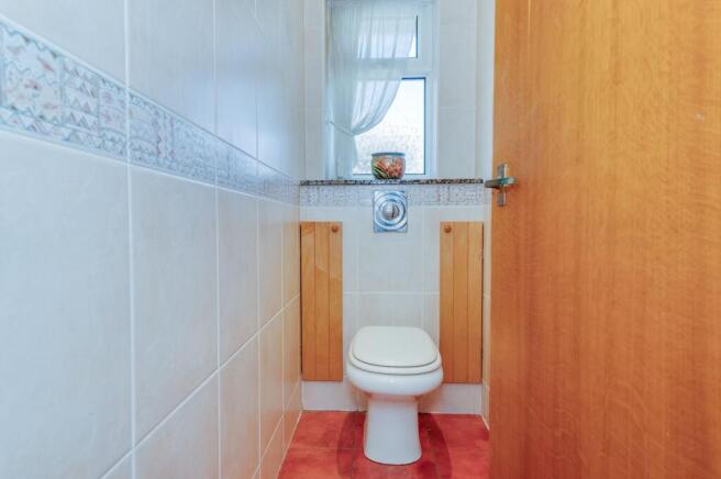 4 bed Detached for sale Image 12