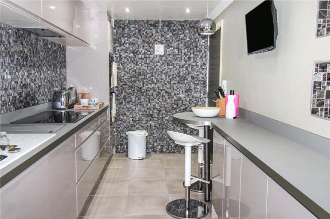2 bed Apartment for sale Image 3