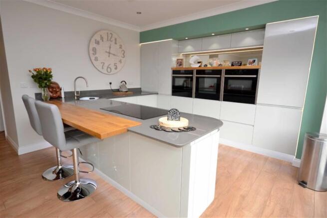 KITCHEN LIVING SPACE