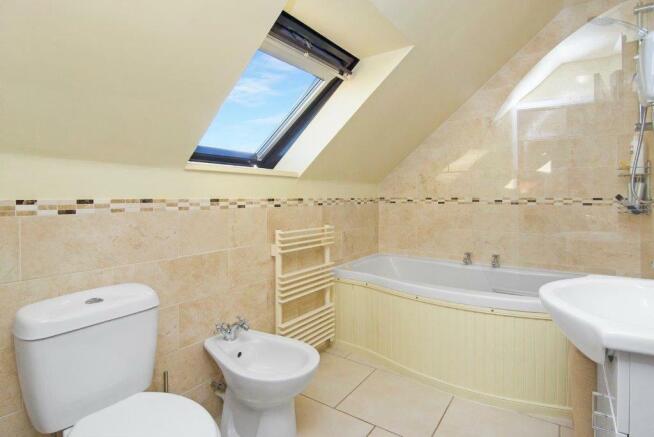 Bathroom 1.jpg