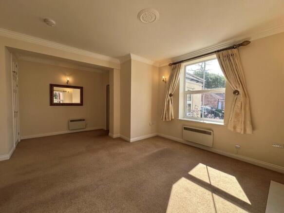 2 bed Apartment to rent Image 8