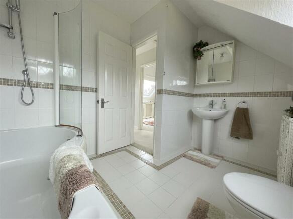 Bathroom upstairs.jpg