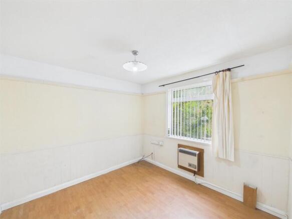 6 - 3 bed semi-detached house with large plot.jpg