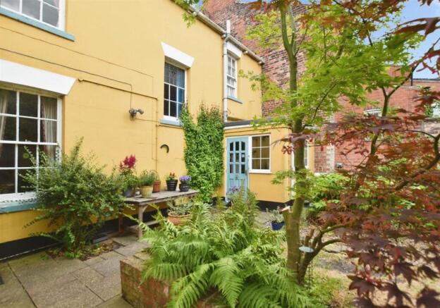 5 bed Semi-Detached for sale Image 4