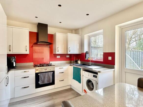 KITCHEN/DINING ROOM