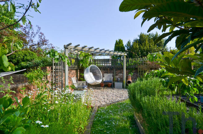 Pretty Gardens.JPG