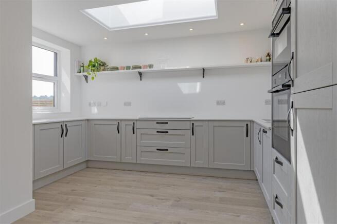 4 bed Detached for sale Image 12