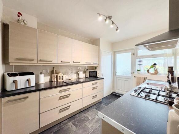 3 bed Semi-Detached Bungalow for sale Image 10
