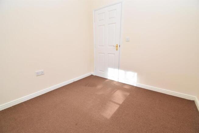 2 bed Flat to rent Image 10
