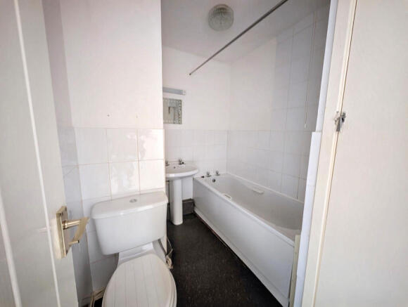 3 bed Apartment for sale Image 8