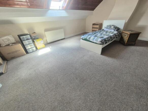 2 bed Terraced to rent Image 4