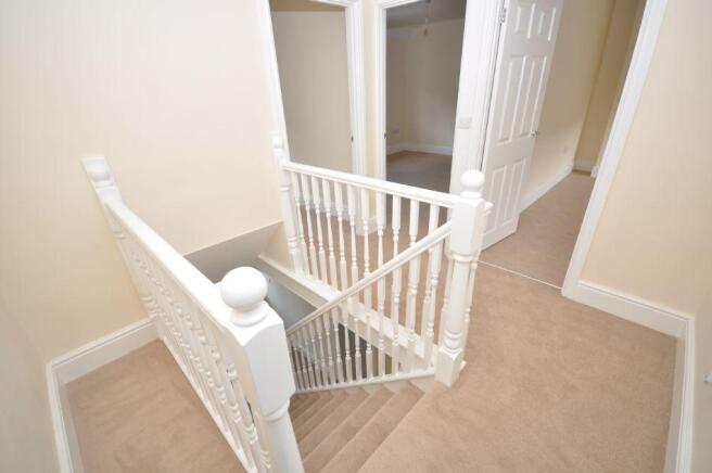 11 RUSSELL TERRACE, CARMARTHEN Photo 6