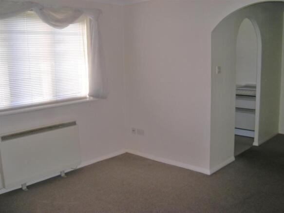 23 Lesney Gardens 003.jpg