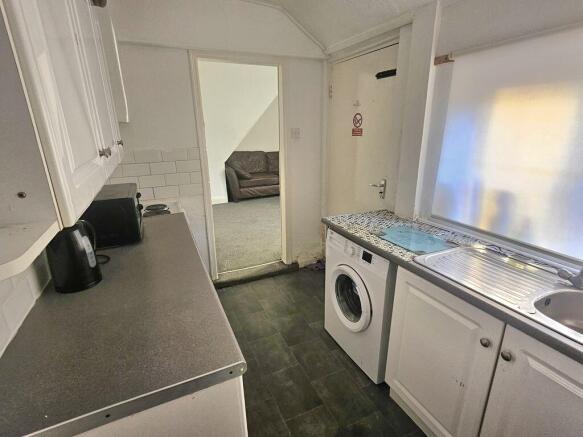 2 bed Terraced to rent Image 7