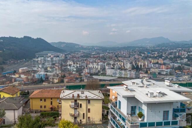 sagnino the lake como villa- casa via san giacomo 