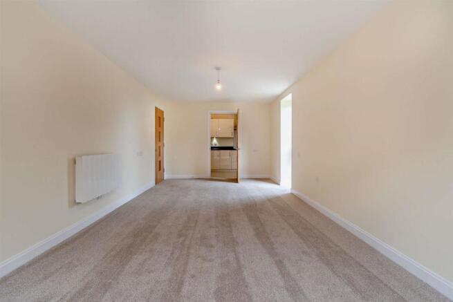 2 bed Apartment for sale Image 4