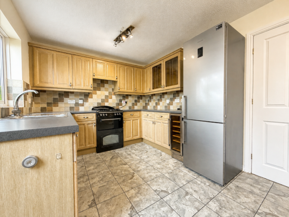 5 bed Detached for sale Image 10