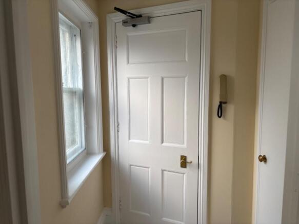 Hynes Court, SP11 photo 4