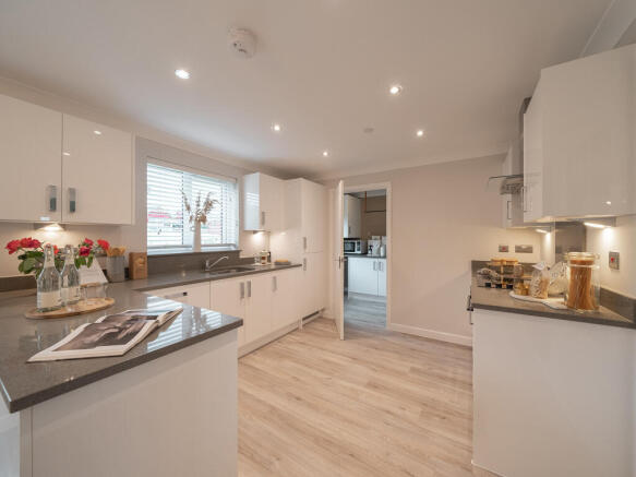 4 bed Detached for sale Image 5