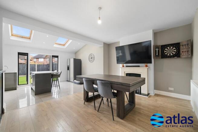 Kitchen/Dining Area