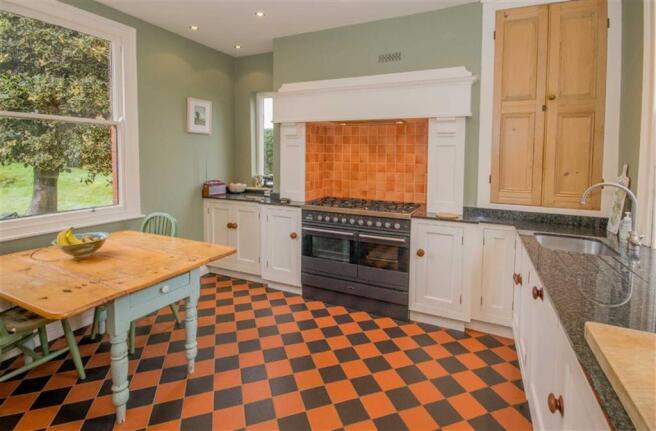 KITCHEN/BREAKFAST ROOM