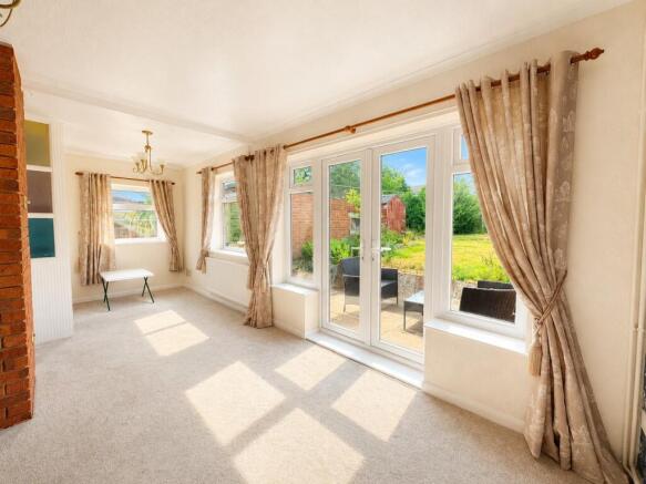 LOUNGE DINING ROOM
