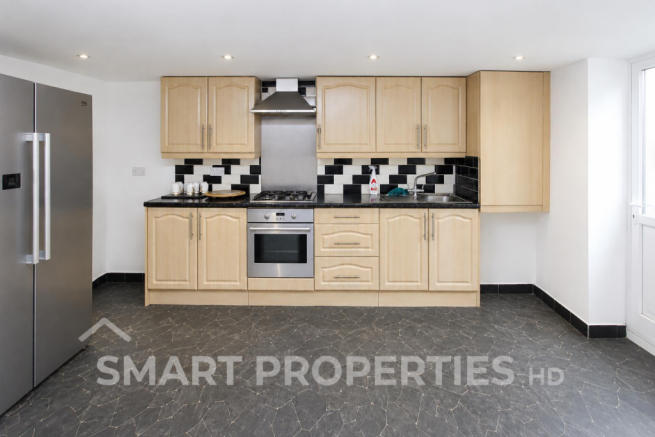 3 bed Terraced to rent Image 4