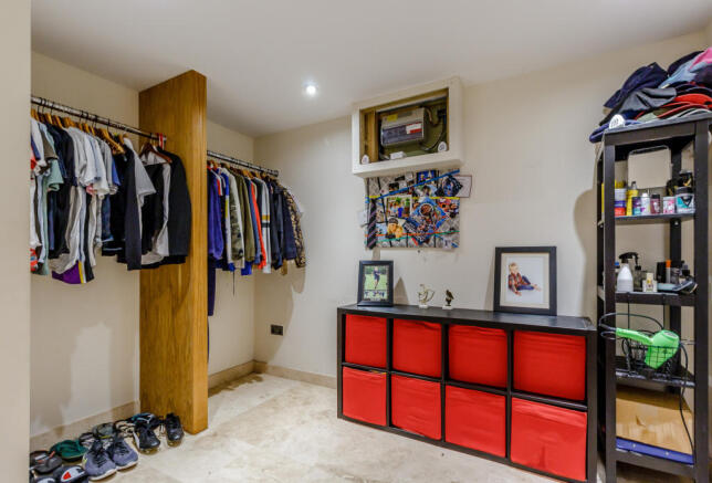 DRESSING ROOM