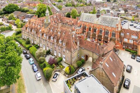 Syresham Gardens, Haywards Heath