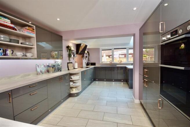 Kitchen/Dining/Famil
