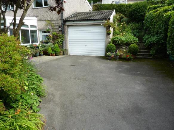 Garage / Driveway