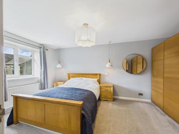 4 bed Semi-Detached for sale Image 8