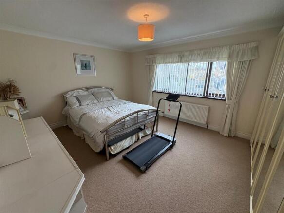 4 bed Detached for sale Image 12