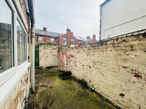 2 bed Terraced for sale Image 12