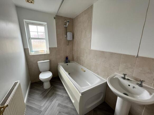 3 bed Semi-Detached to rent Image 7