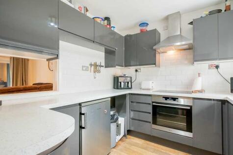 Roxburgh Close, Camberley, GU15