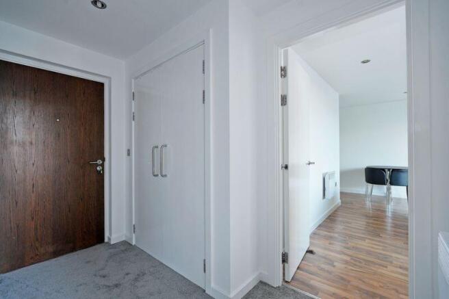 2 bed Apartment to rent Image 12