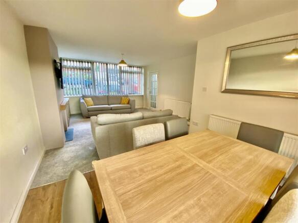 Lounge/ Dining Room